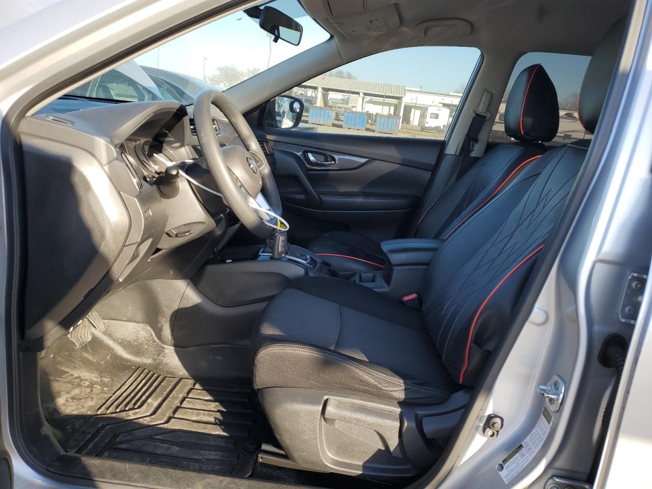 2017 Nissan Rogue - Image 7