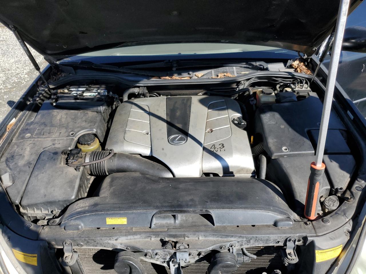 2002 Lexus LS - Image 12