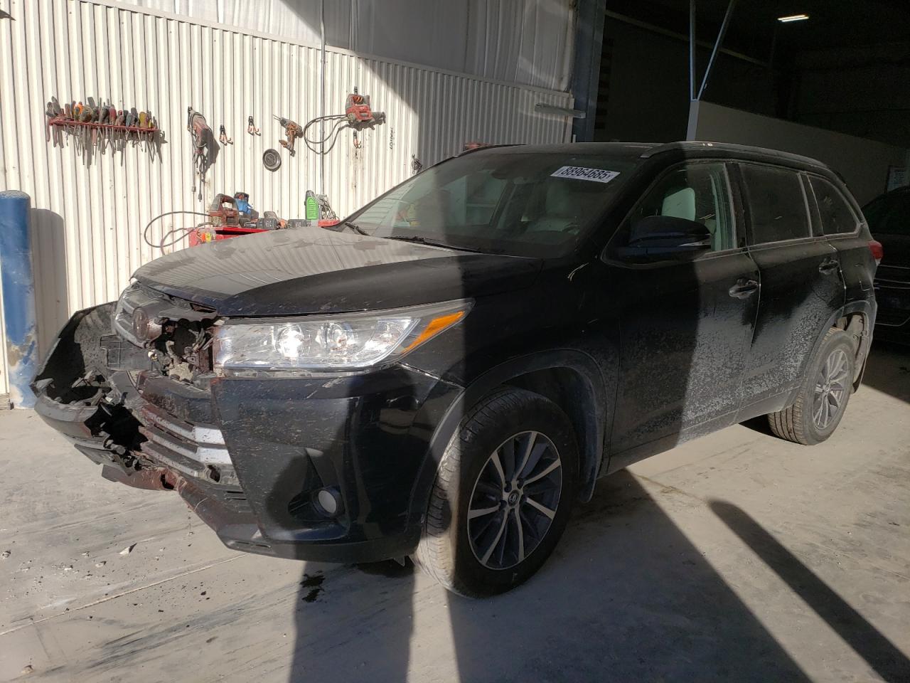 2018 Toyota Highlander - Image 1