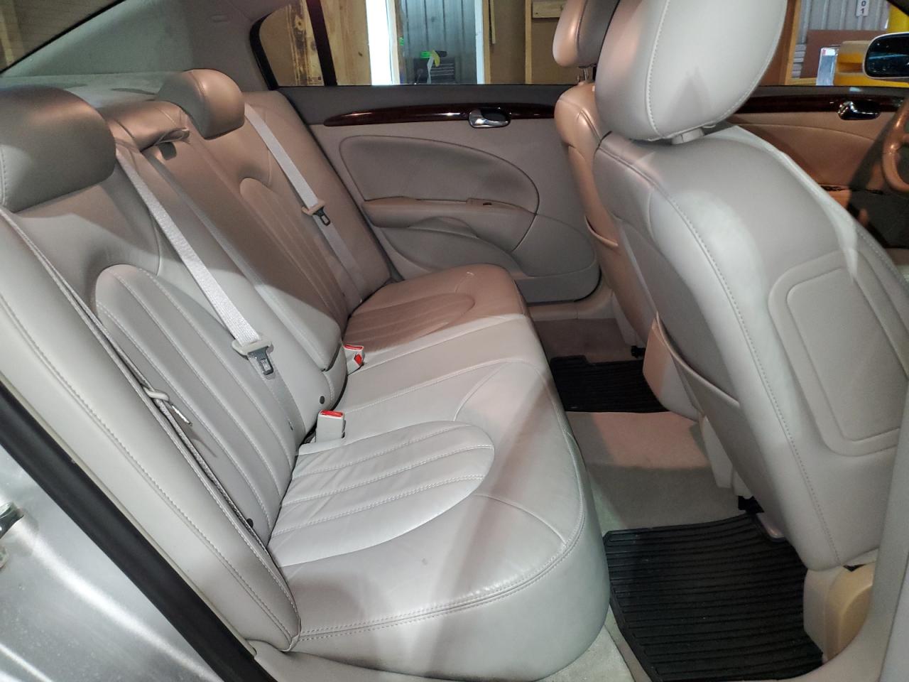 2011 Buick Lucerne - Image 10