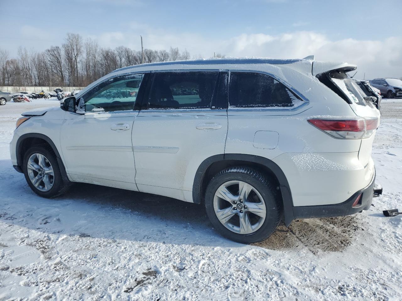 2016 Toyota Highlander - Image 2