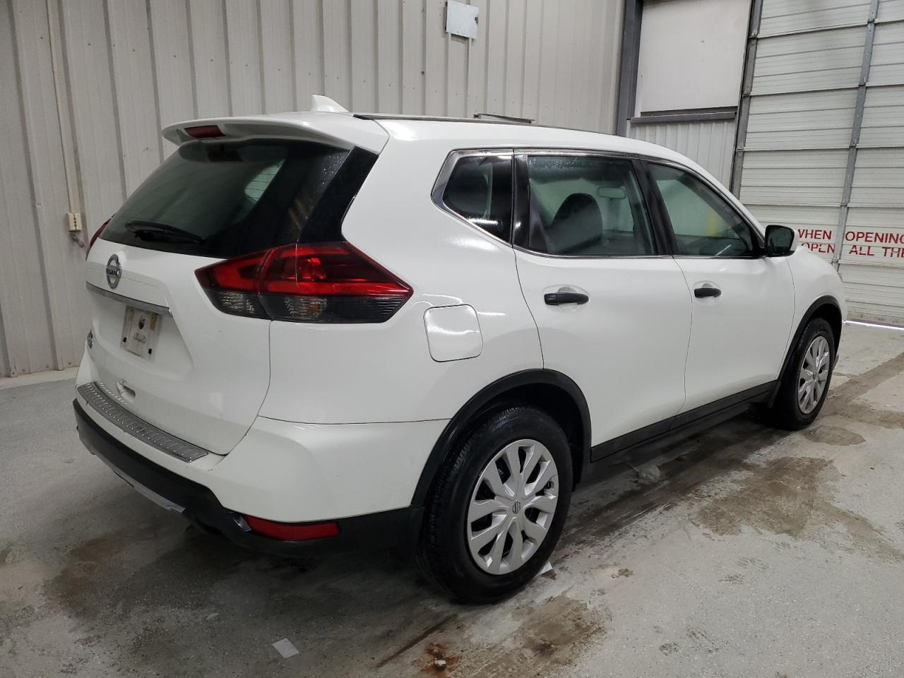 2018 Nissan Rogue - Image 3