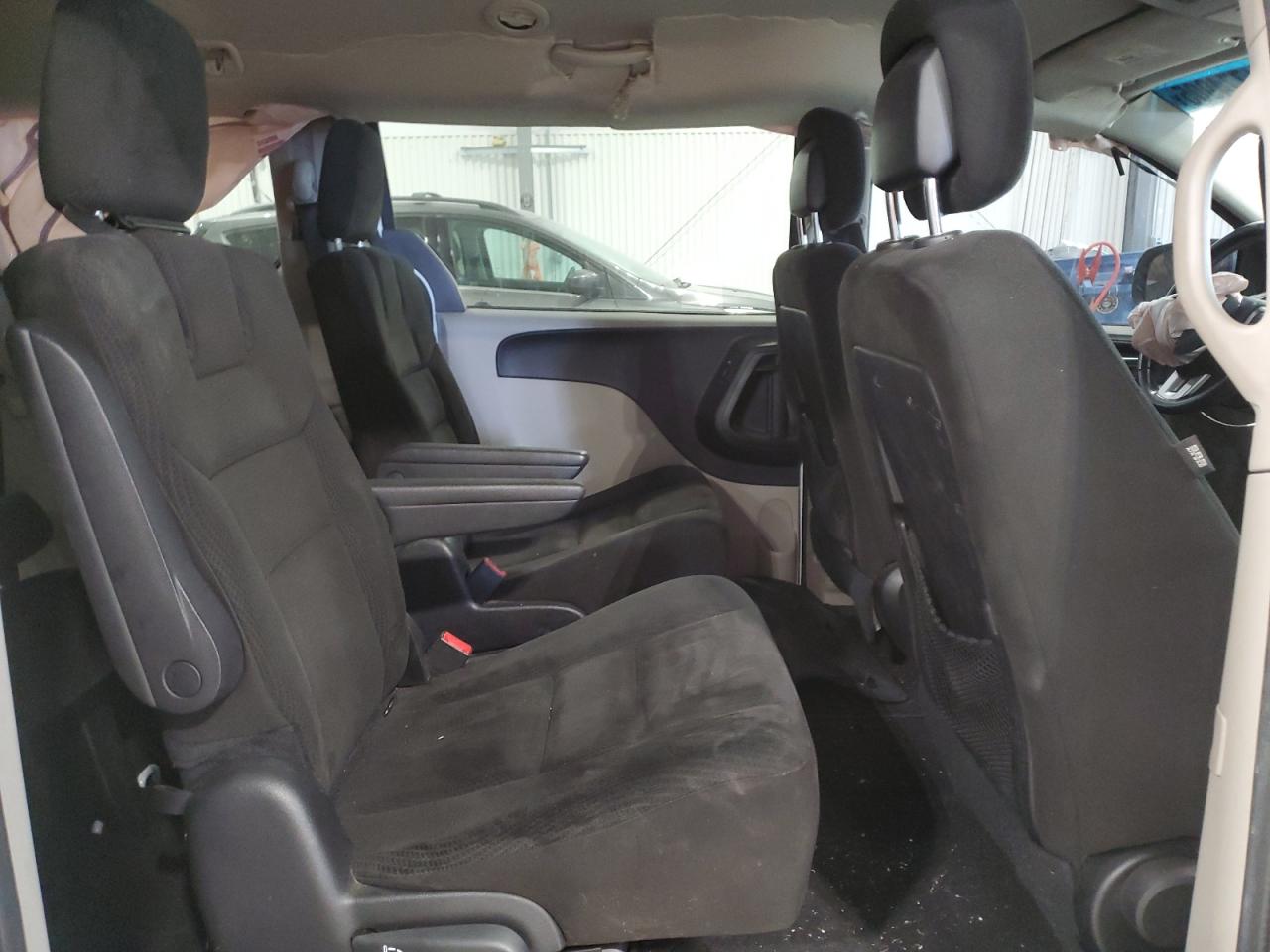 2016 Dodge Caravan - Image 11