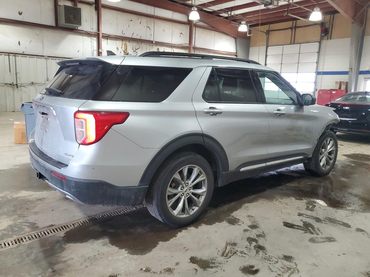 2022 Ford Explorer - Image 3