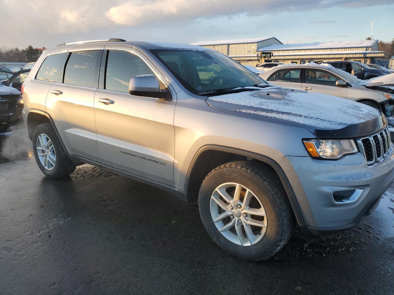 2017 Jeep Grand Cherokee - Image 4