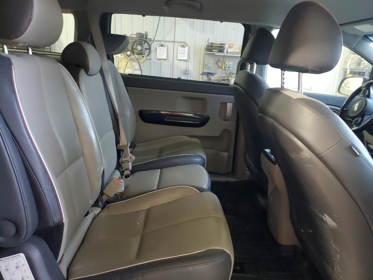 2015 Kia Sedona - Image 11