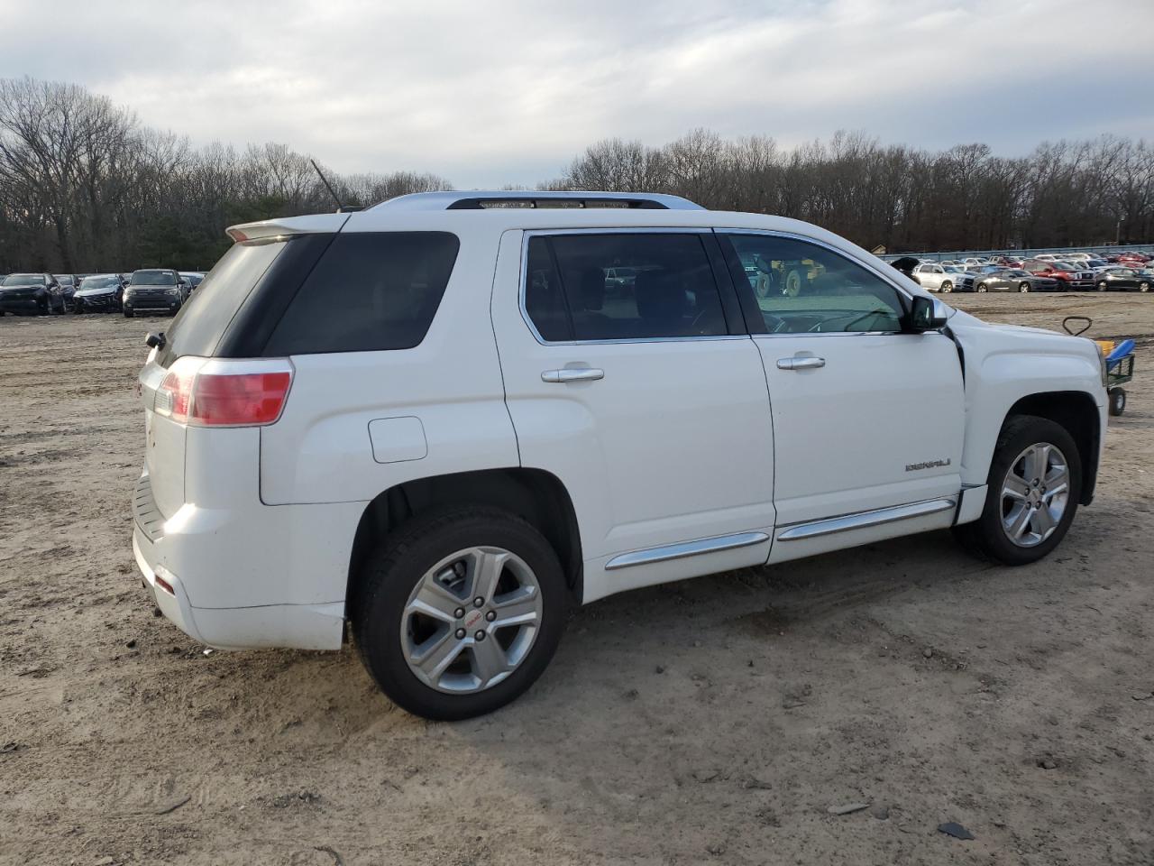 2015 GMC Terrain - Image 3