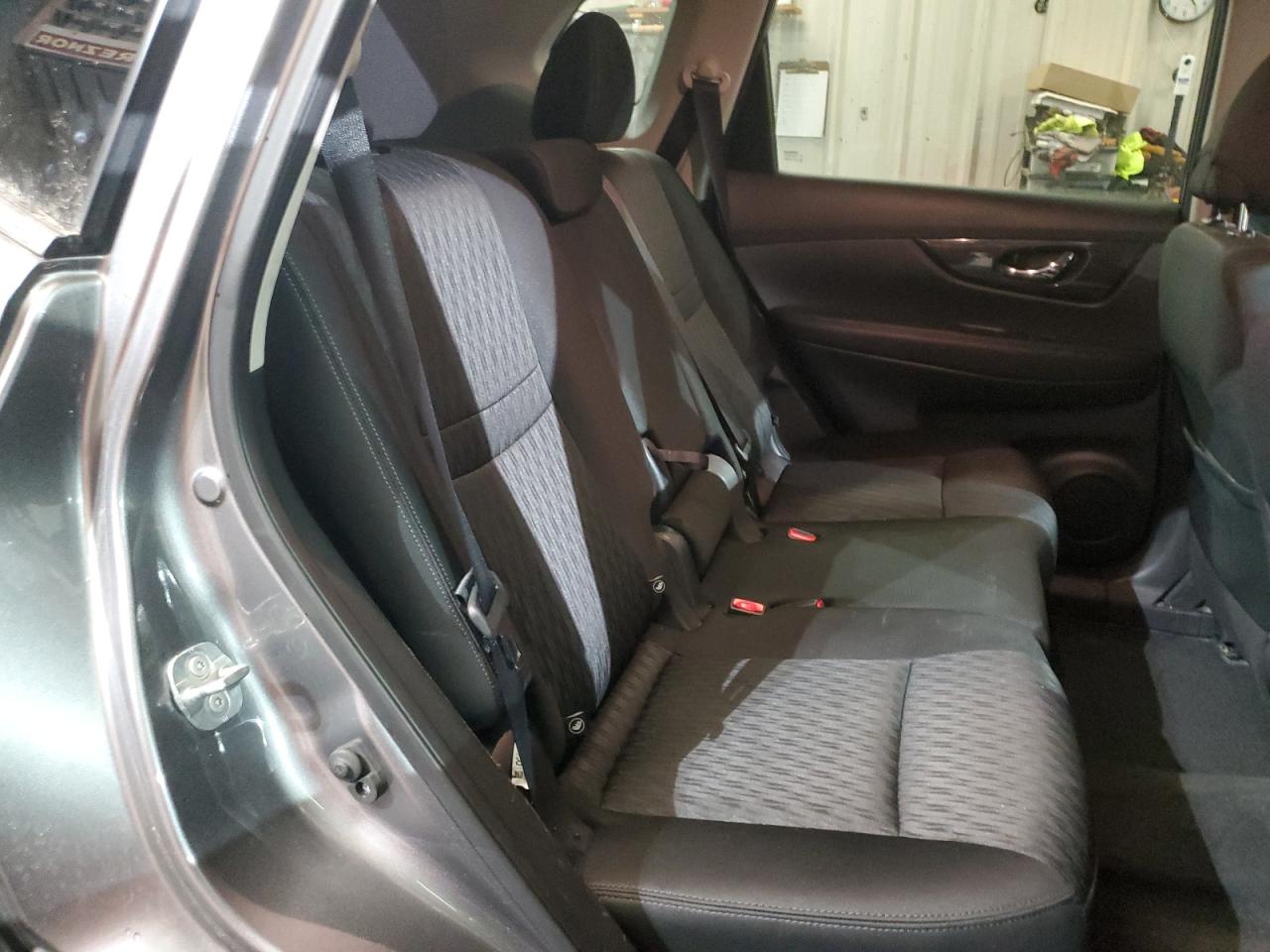 2018 Nissan Rogue - Image 11