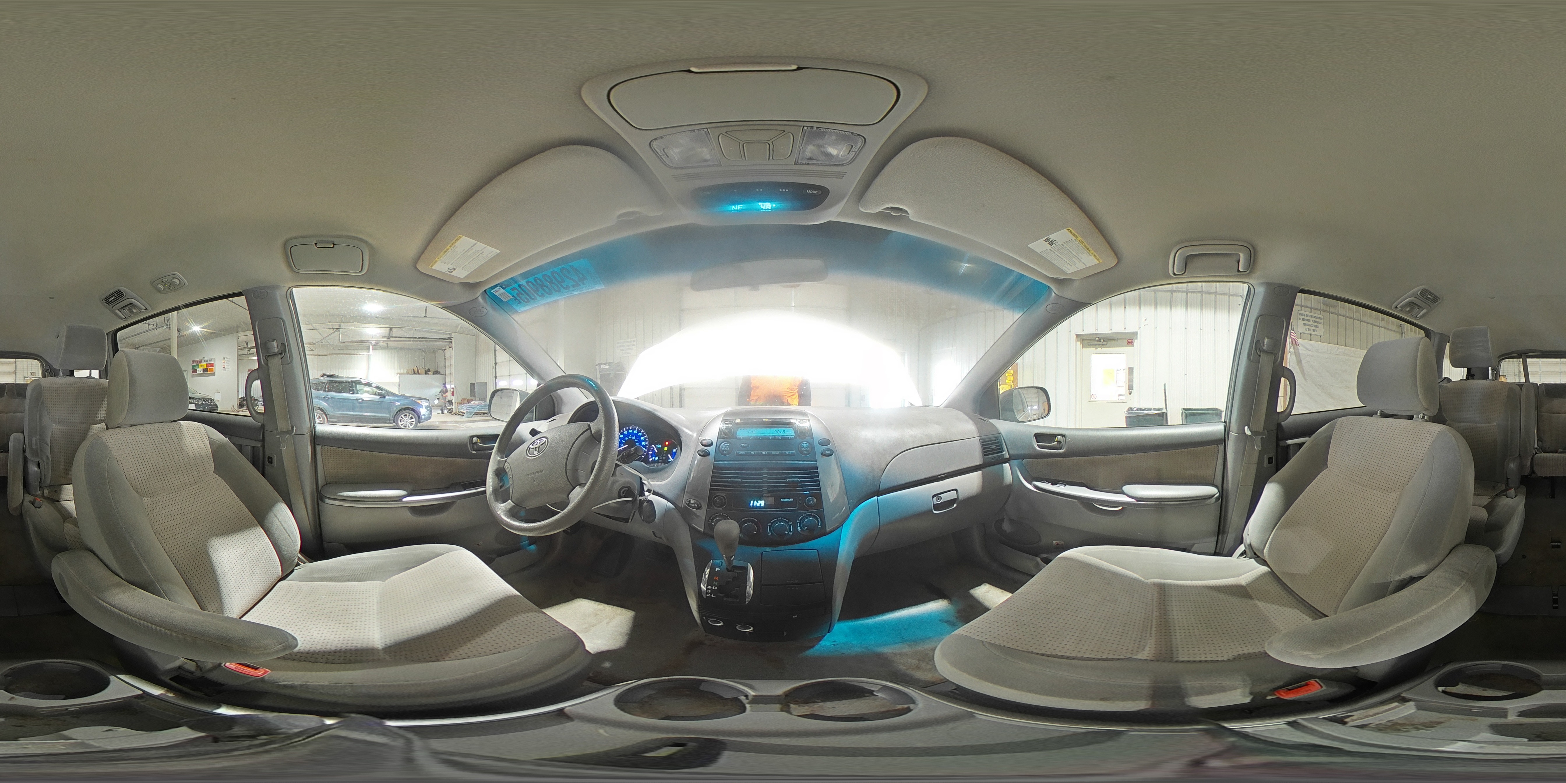 2010 Toyota Sienna - Image 15