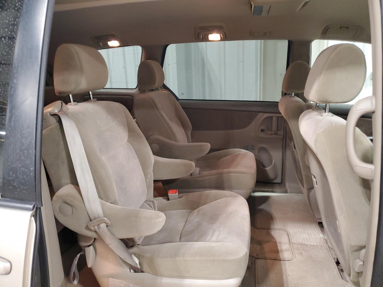 2008 Toyota Sienna - Image 12