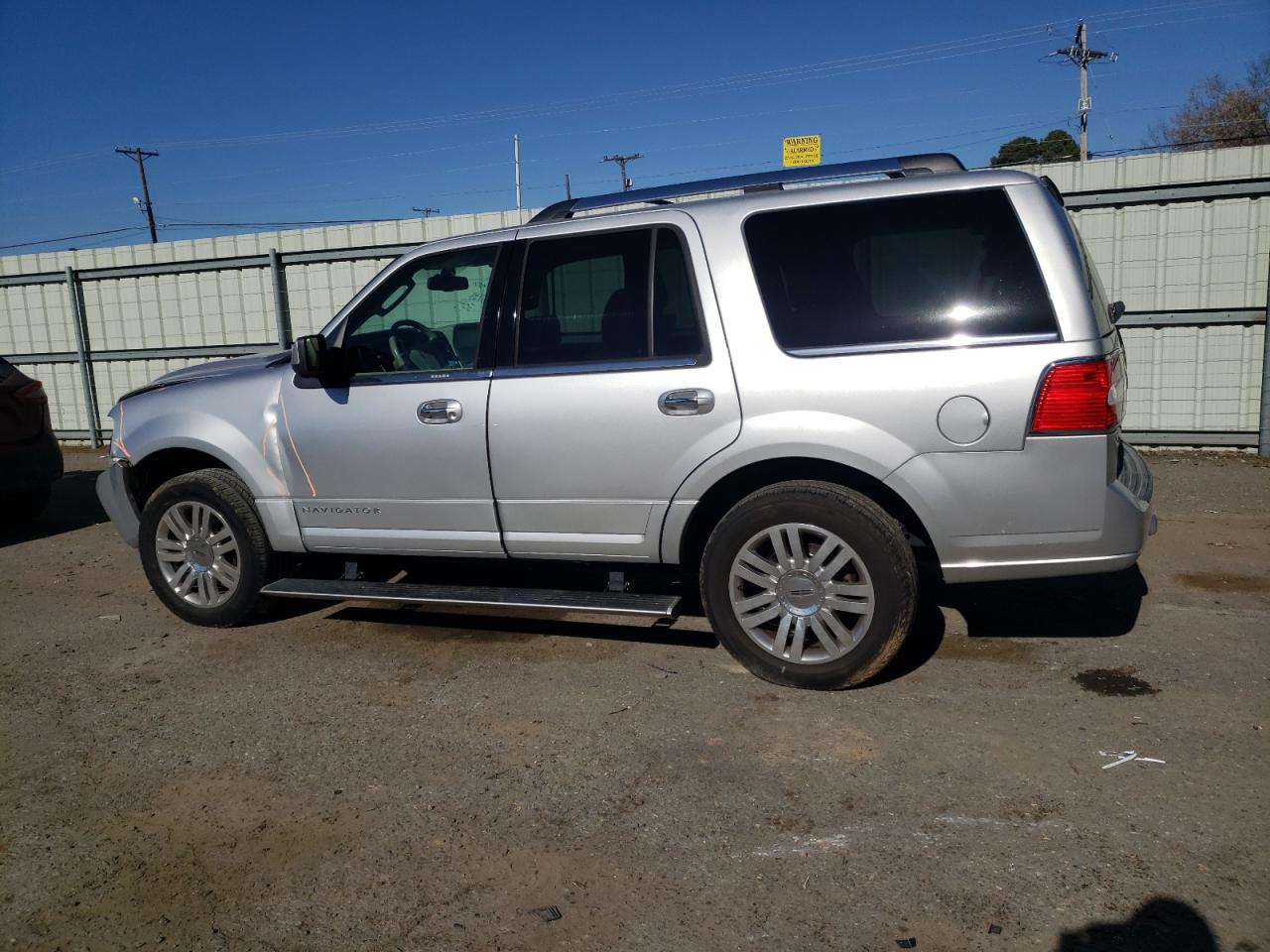 2011 Lincoln Navigator - Image 2