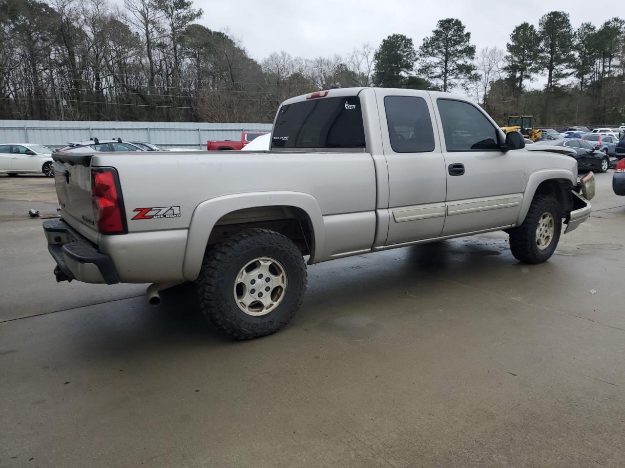 2004 Chevrolet Silverado - Image 3