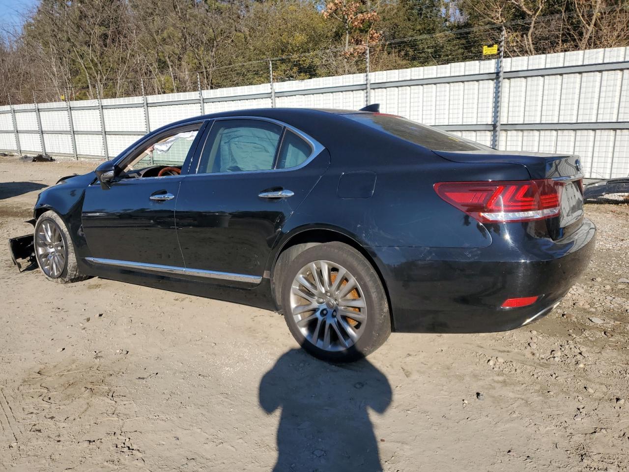 2014 Lexus LS - Image 2