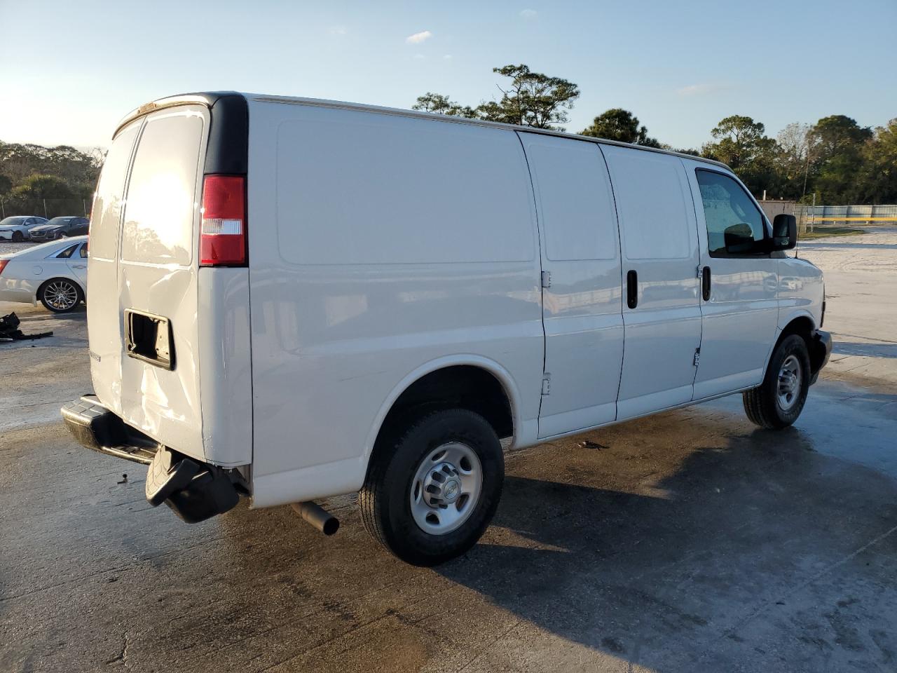 VIN 1GCWGAFG5L1277029 2020 CHEVROLET EXPRESS no.3