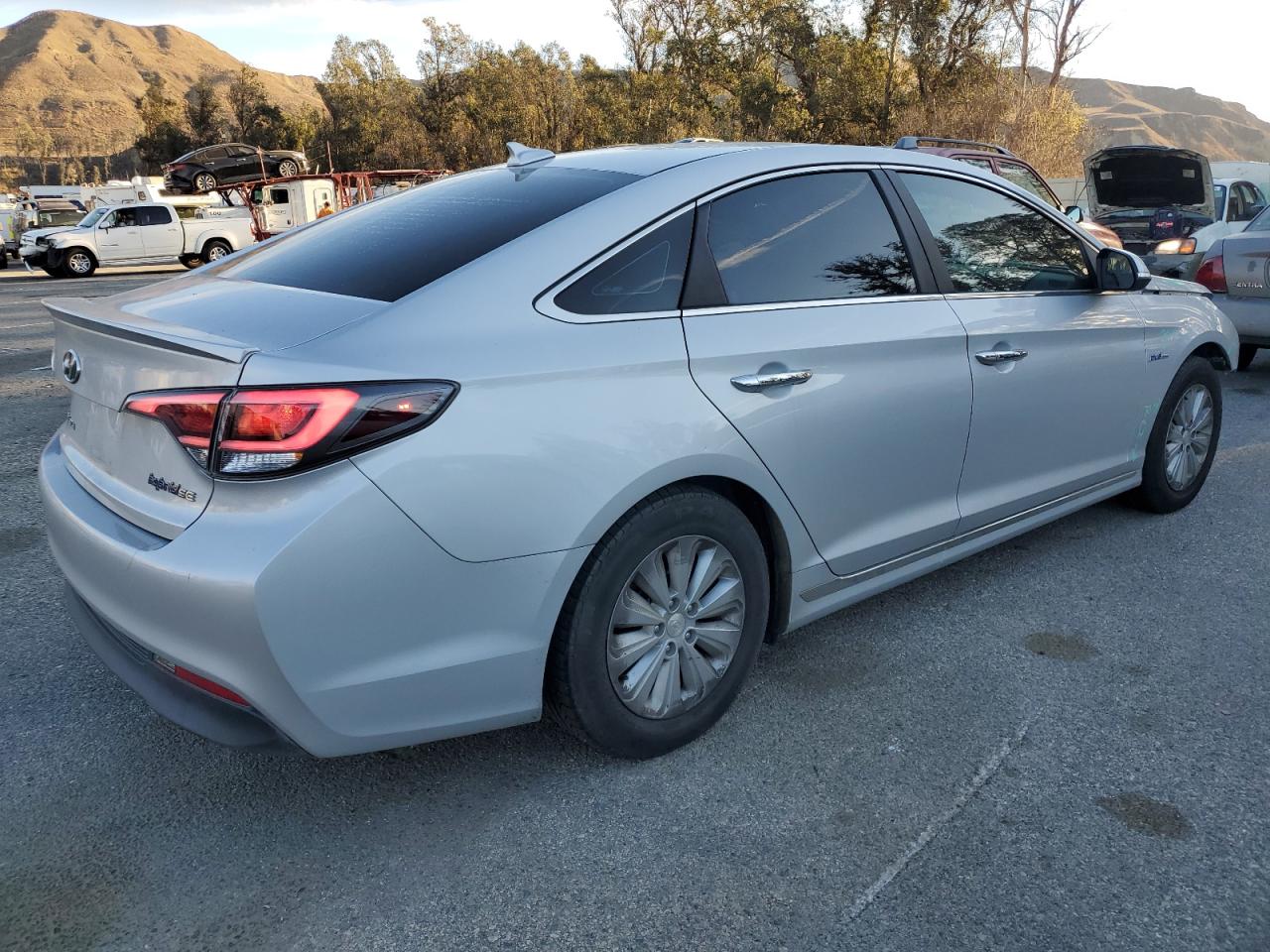 2016 Hyundai Sonata - Image 3