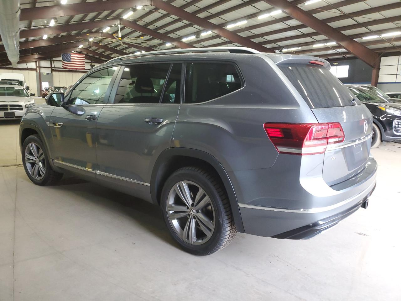 2018 Volkswagen Atlas - Image 2