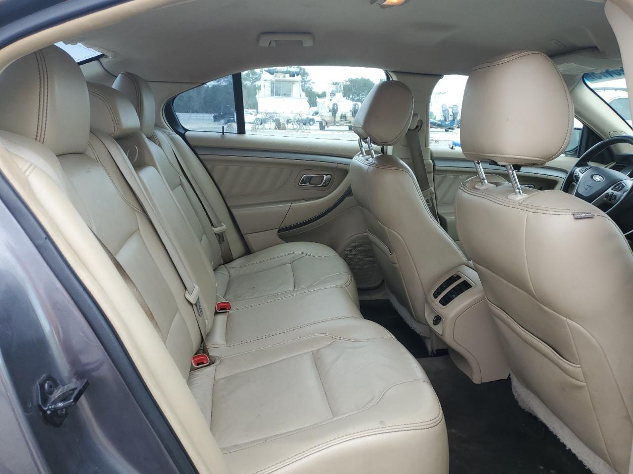 2014 Ford Taurus - Image 11