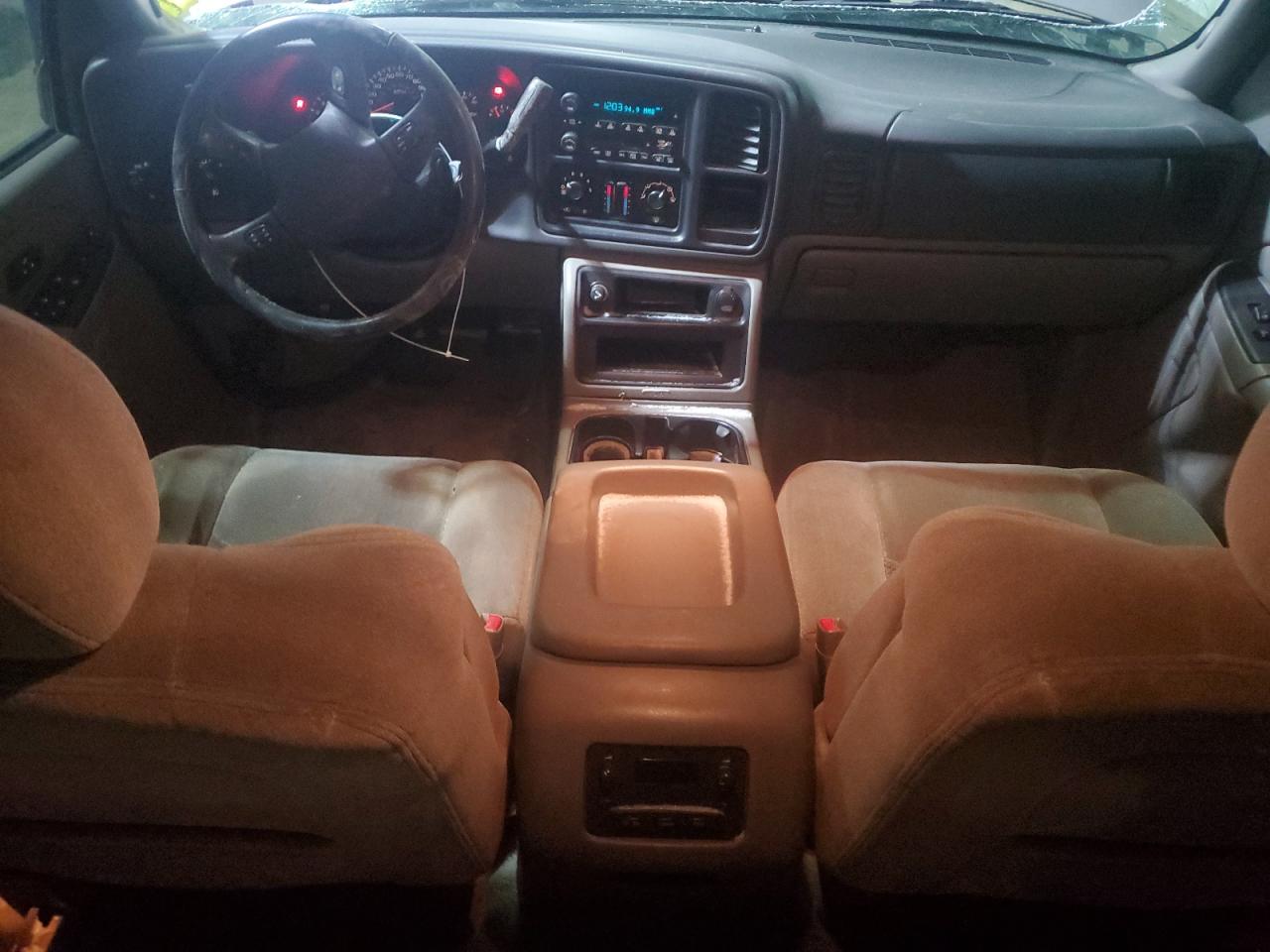2004 Chevrolet Tahoe - Image 8