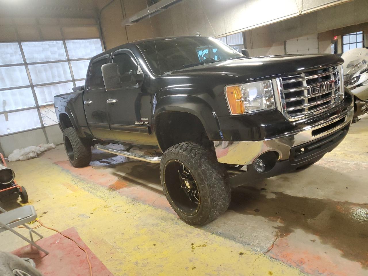 2010 GMC Sierra - Image 4