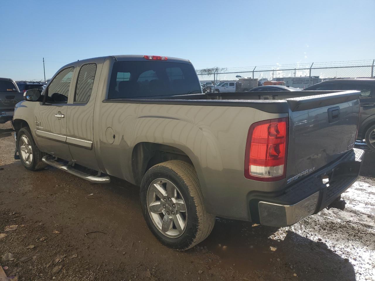 2013 GMC Sierra - Image 2
