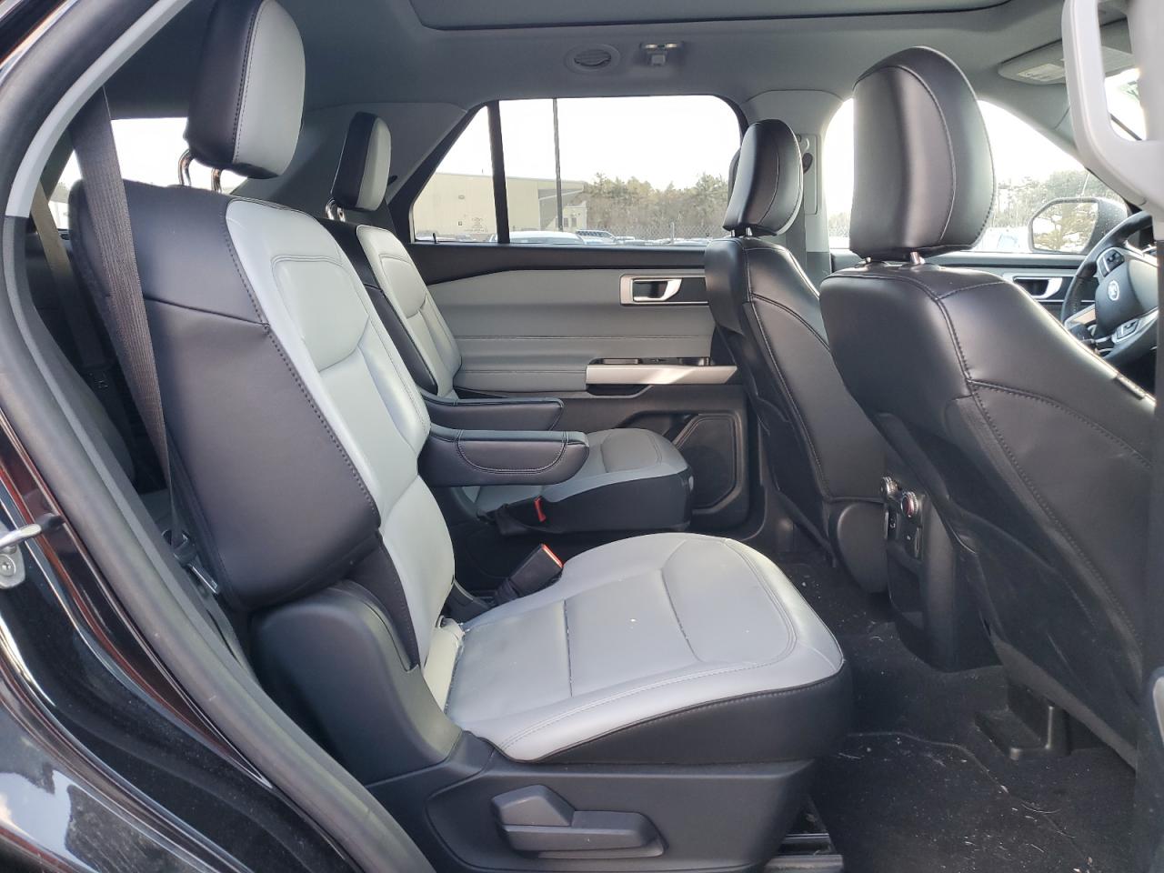 2021 Ford Explorer - Image 11
