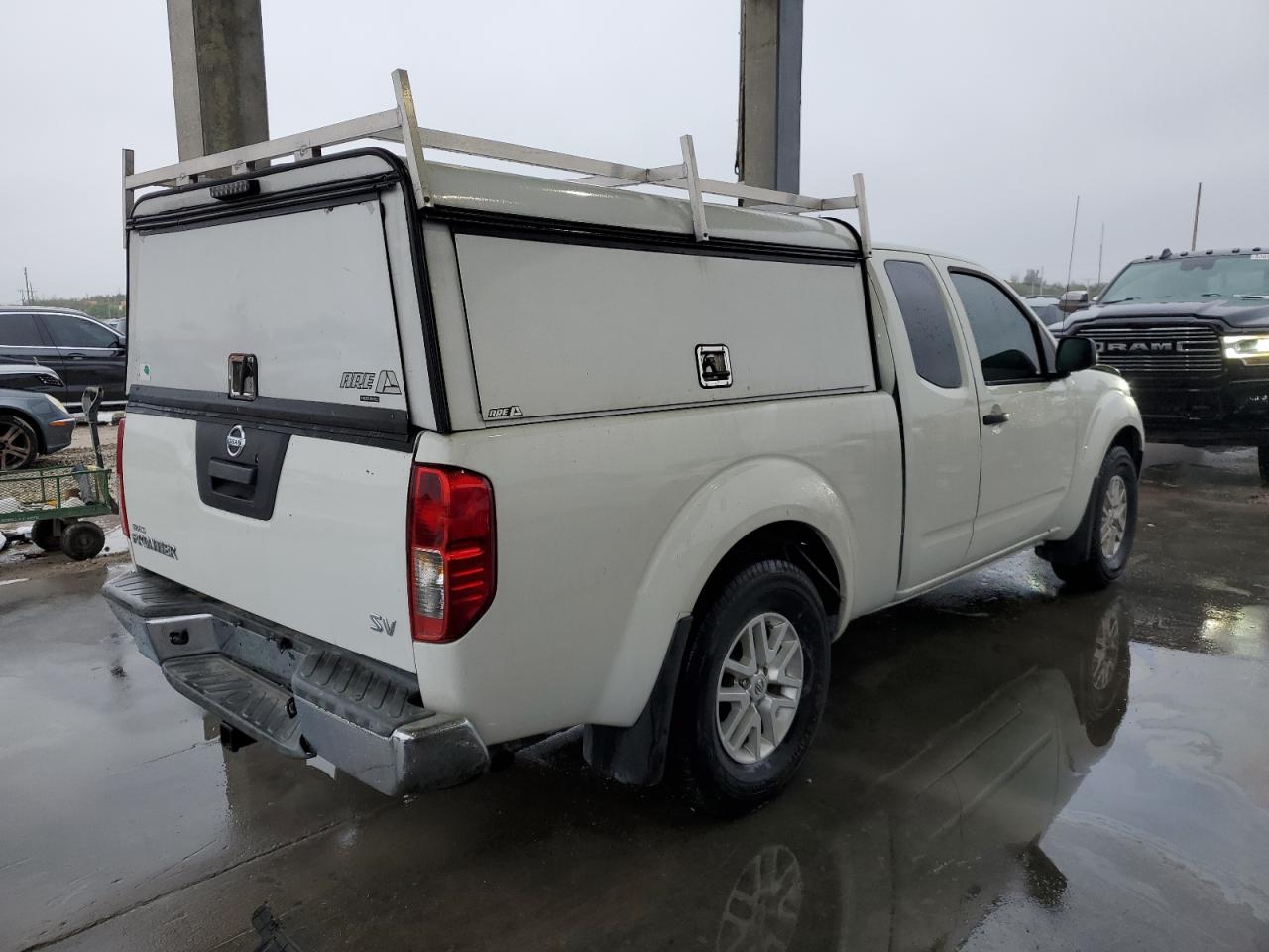 2017 Nissan Navara (Frontier) - Image 3