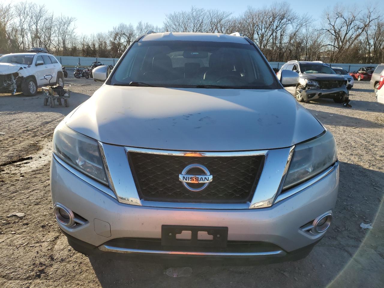 2016 Nissan Pathfinder - Image 5