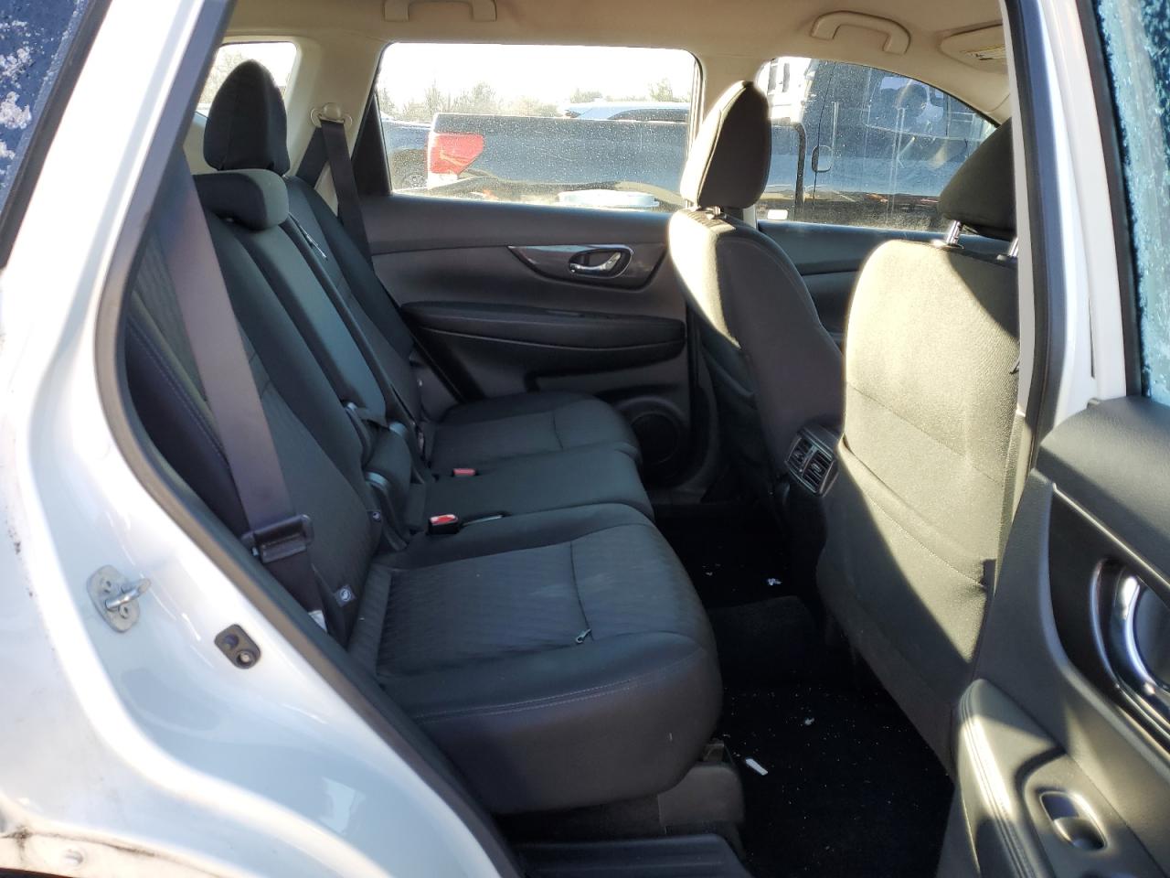 2018 Nissan Rogue - Image 11