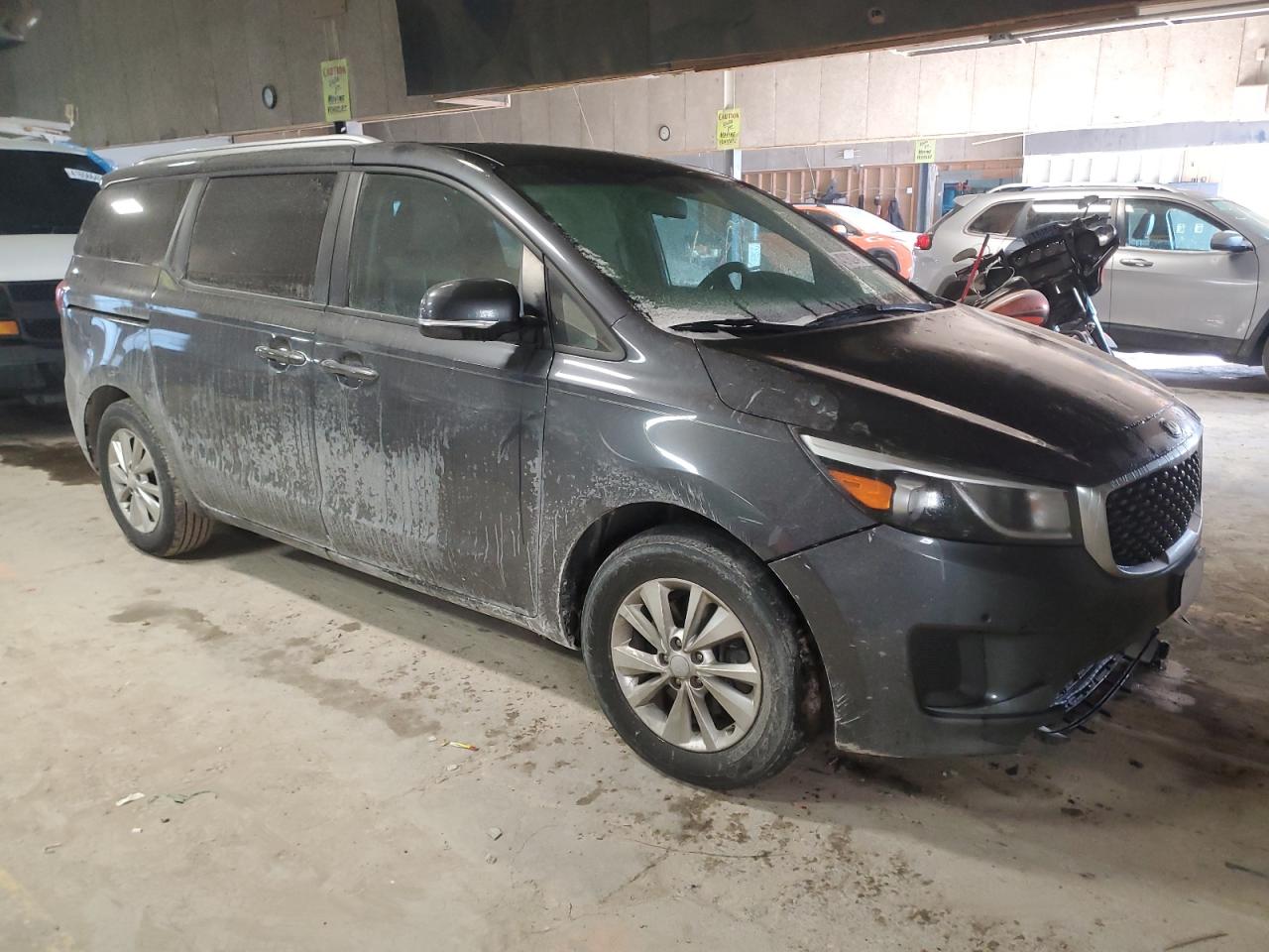 2017 Kia Sedona - Image 4