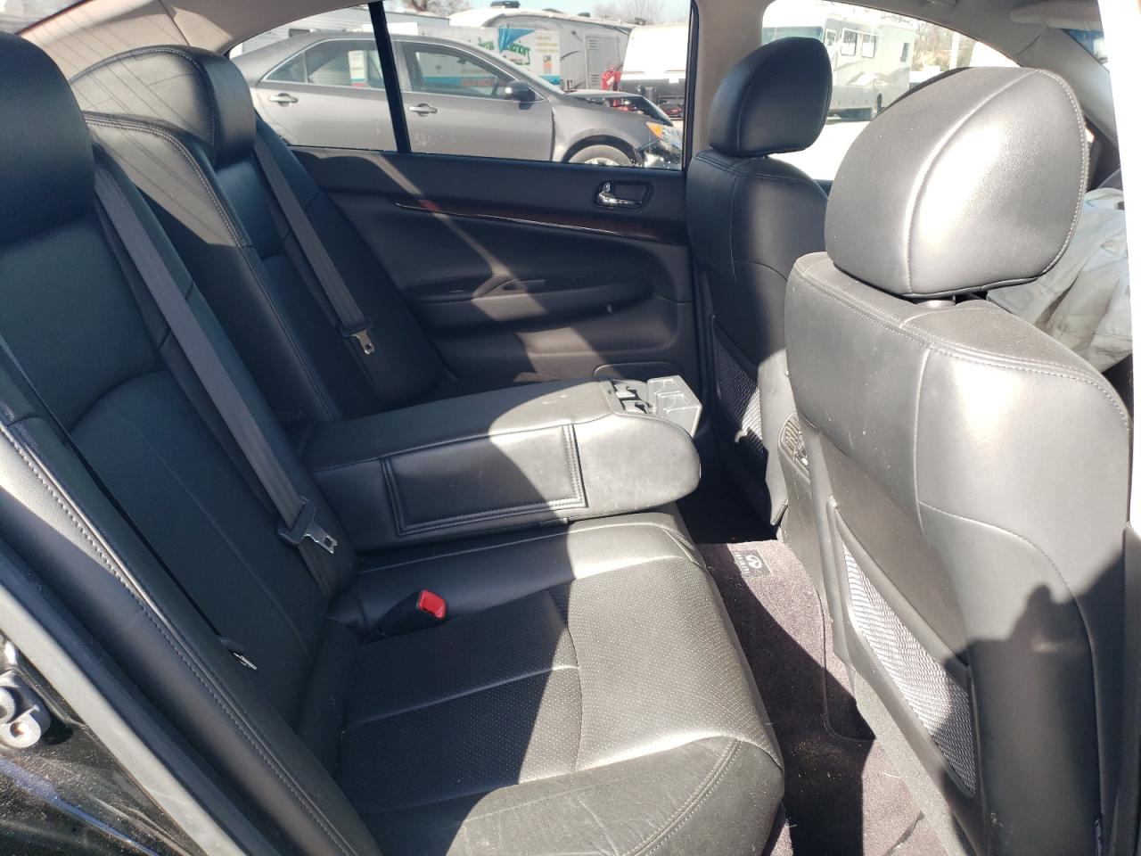 2011 Infiniti G - Image 10