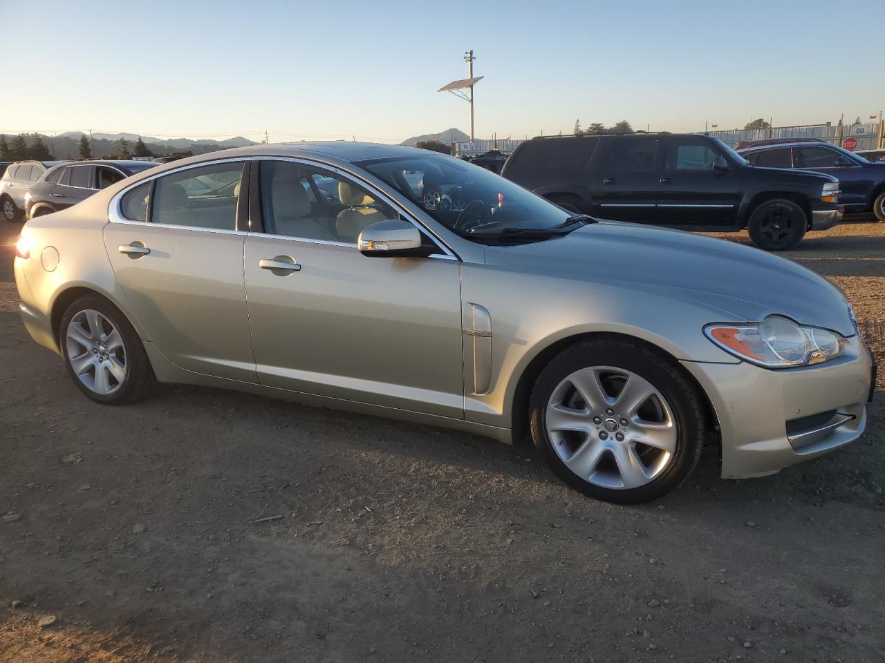 2009 Jaguar XF - Image 4