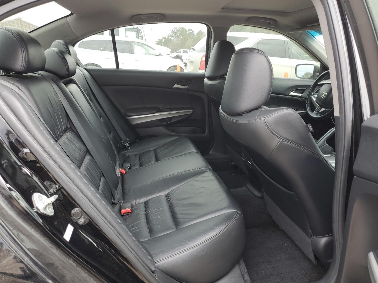 2010 Honda Accord - Image 11