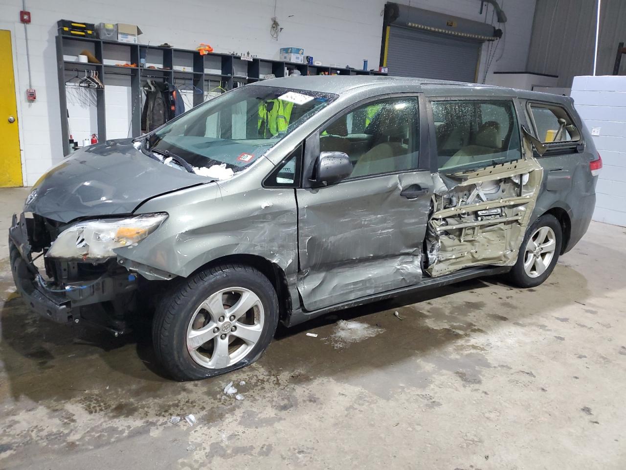 2012 Toyota Sienna - Image 1