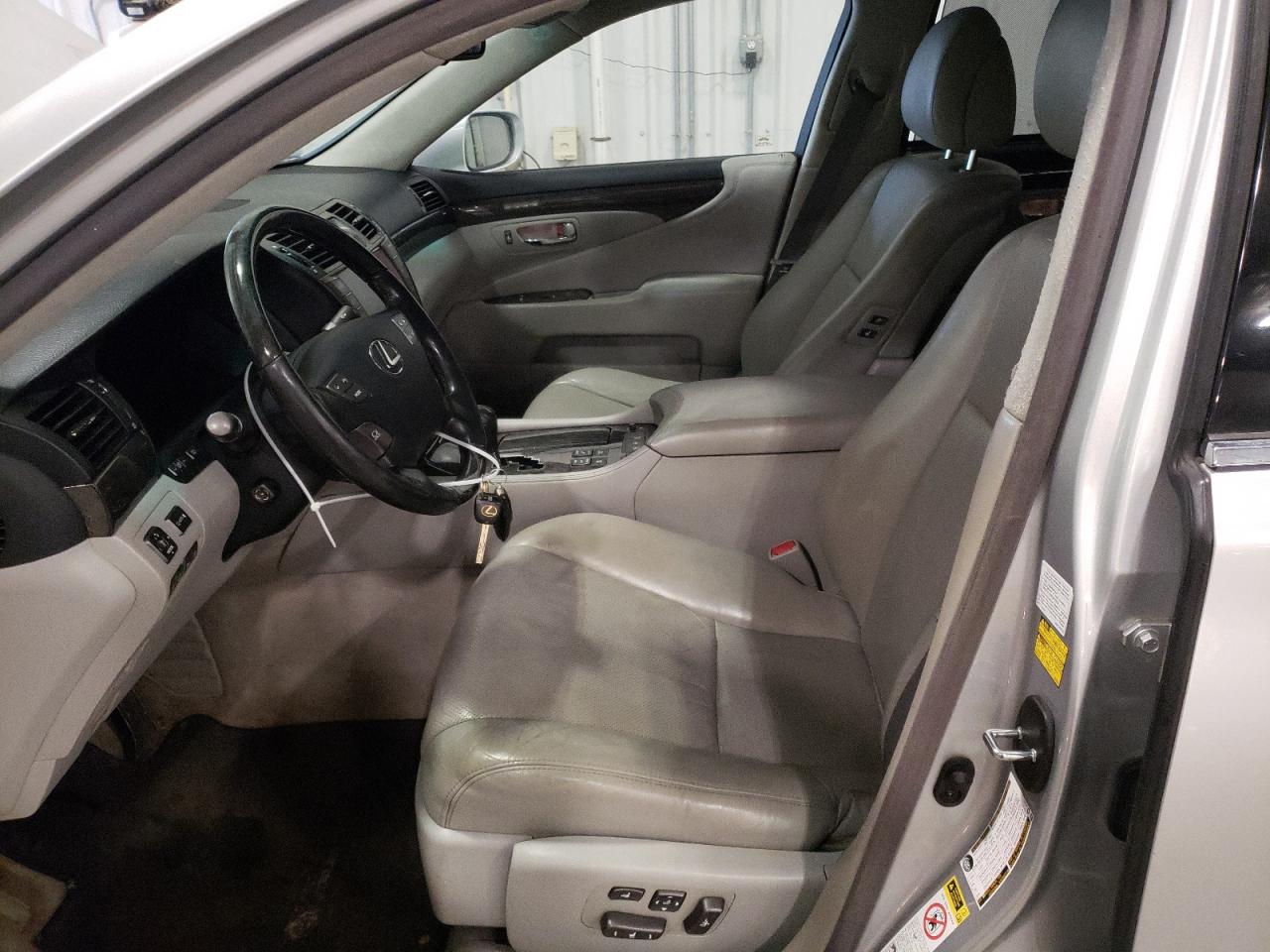 2010 Lexus LS - Image 7