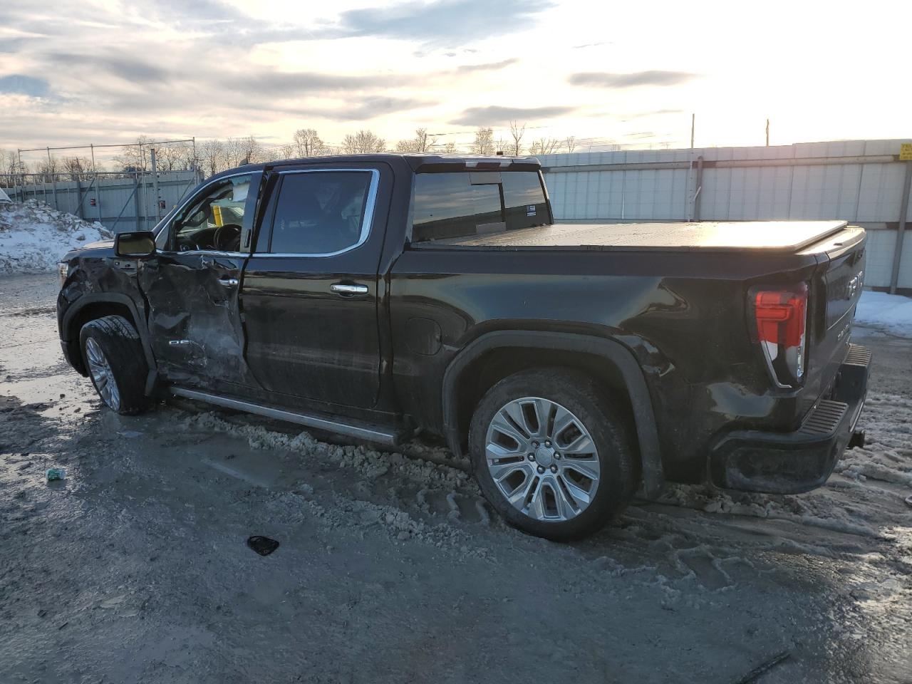 2022 GMC Sierra - Image 2
