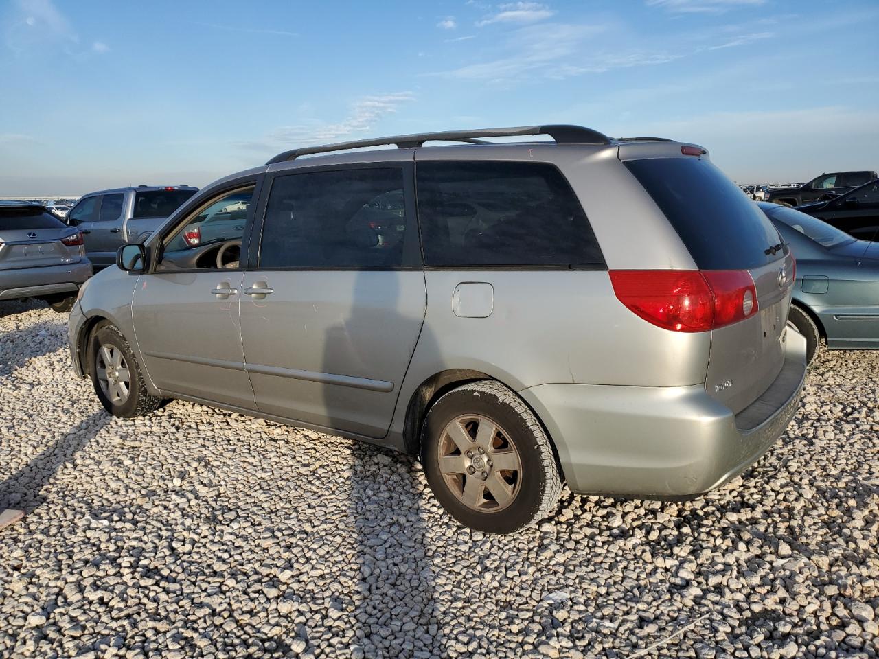 2008 Toyota Sienna - Image 2