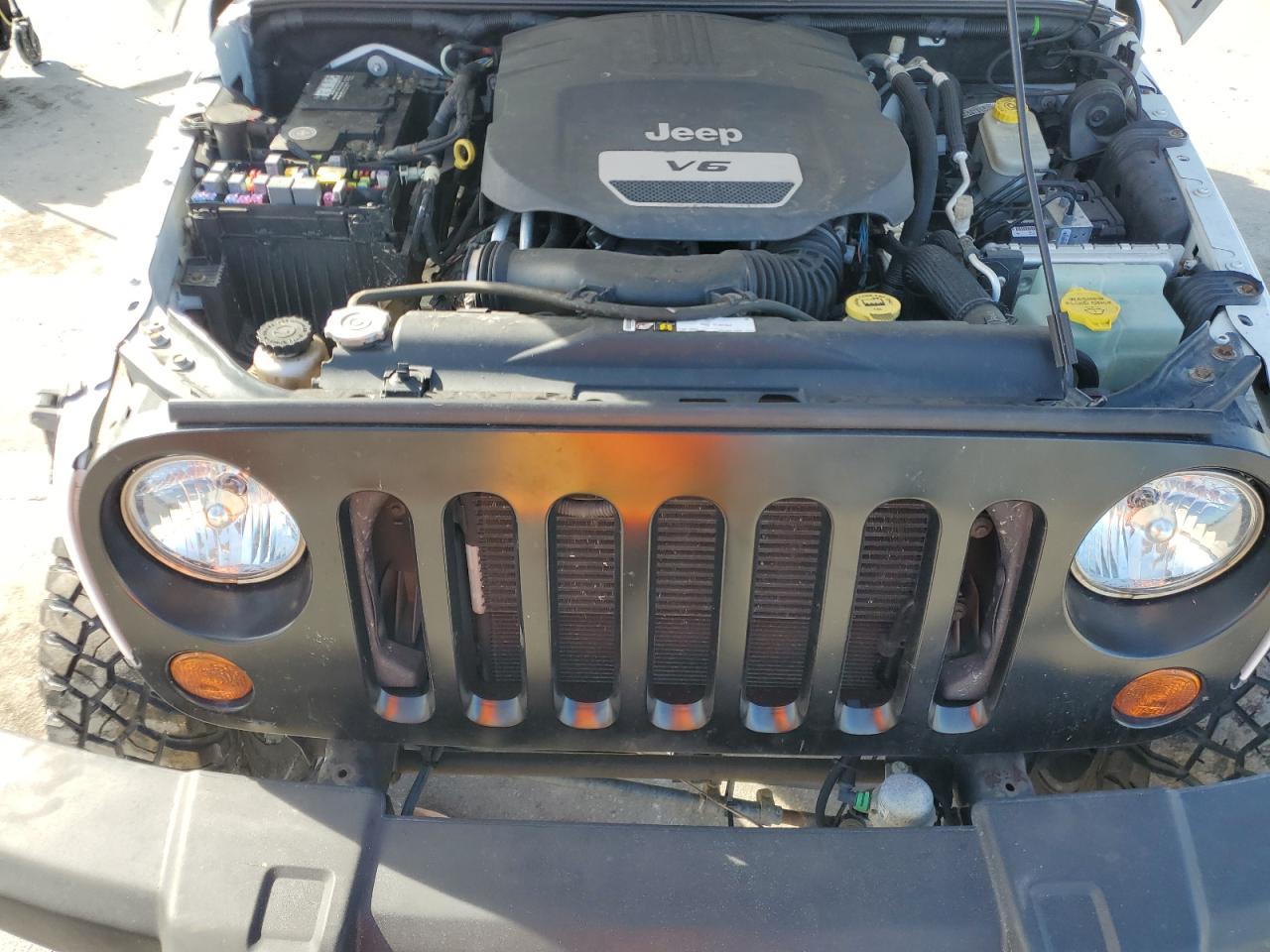 2015 Jeep Wrangler - Image 12
