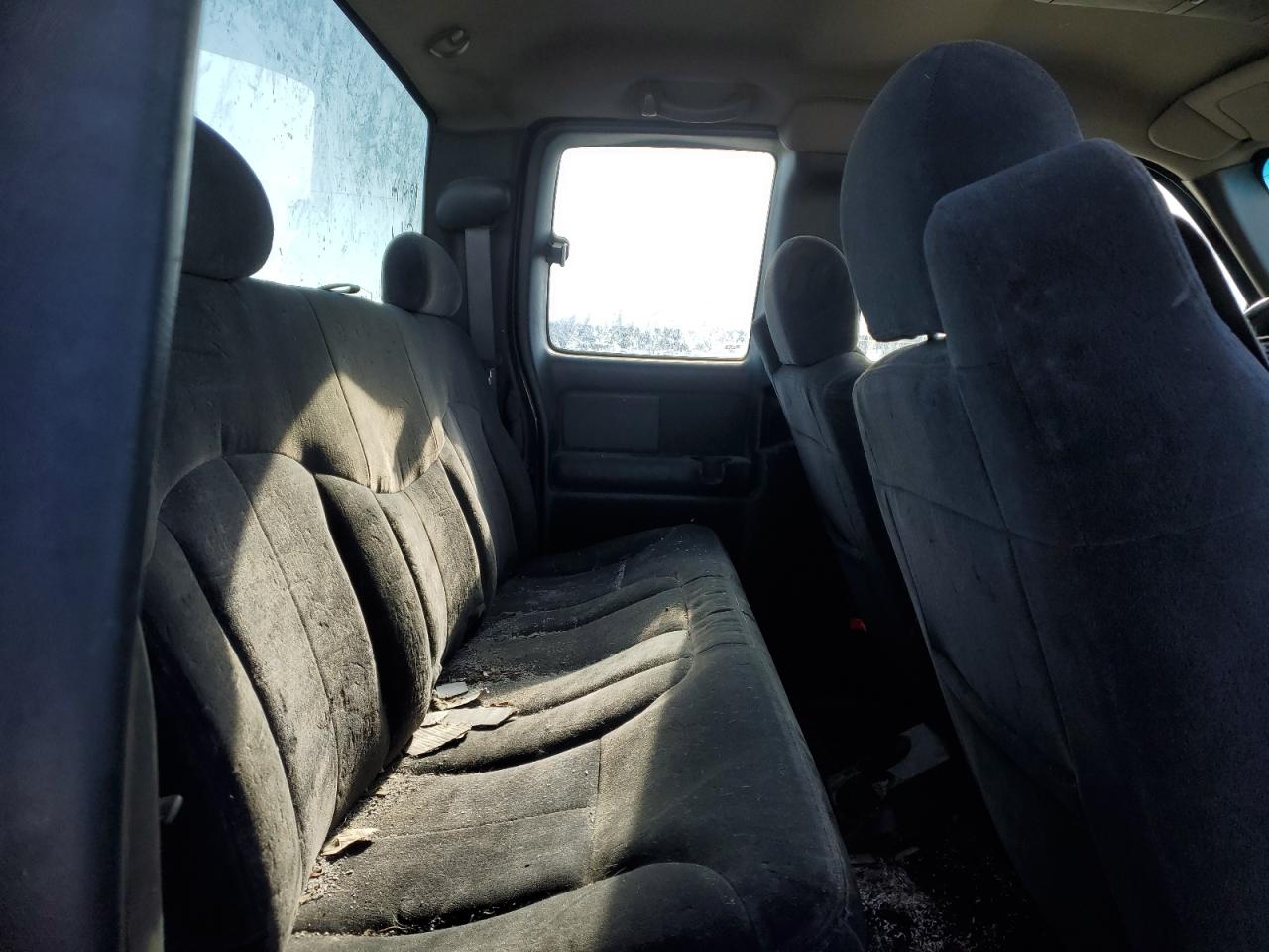 2001 Chevrolet Silverado - Image 10