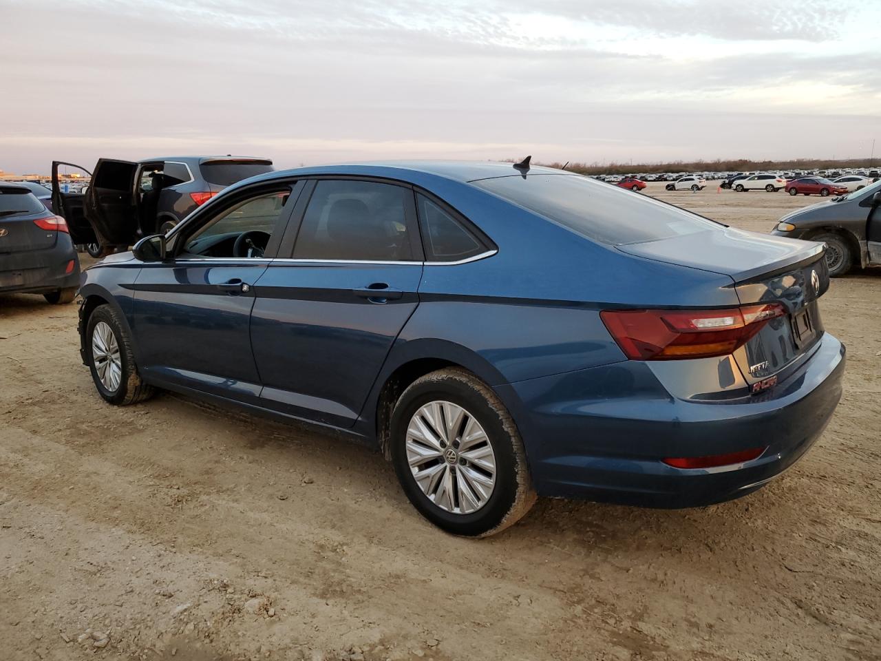2019 Volkswagen Jetta - Image 2