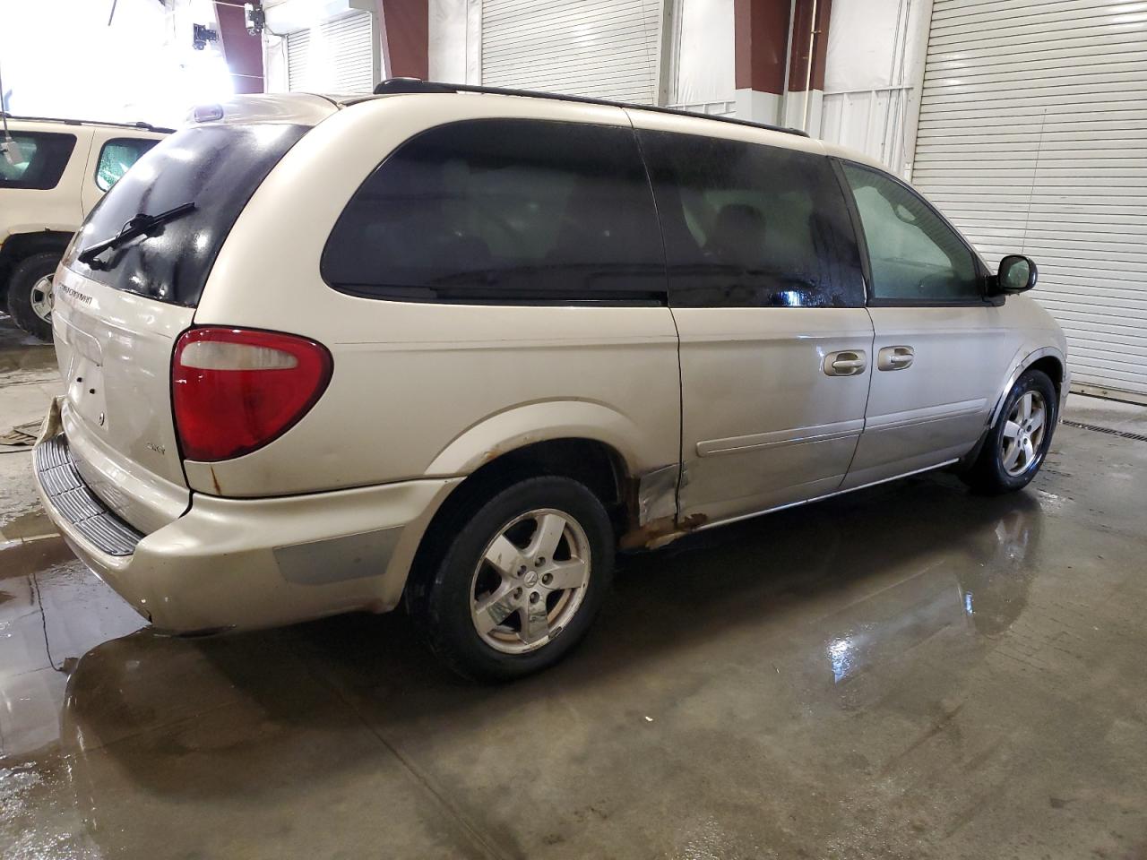 2005 Dodge Caravan - Image 3