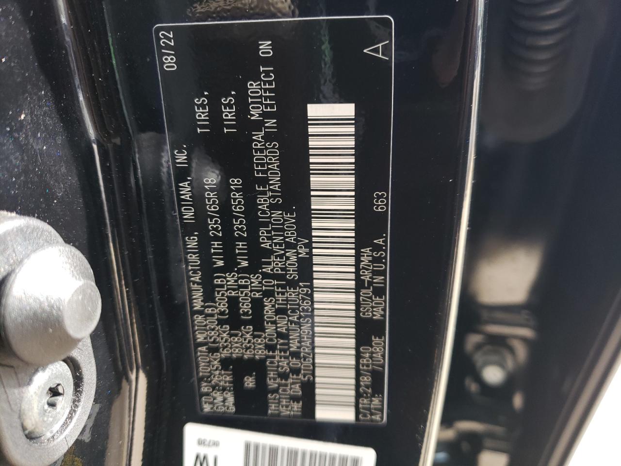 2022 Toyota Highlander - Image 12