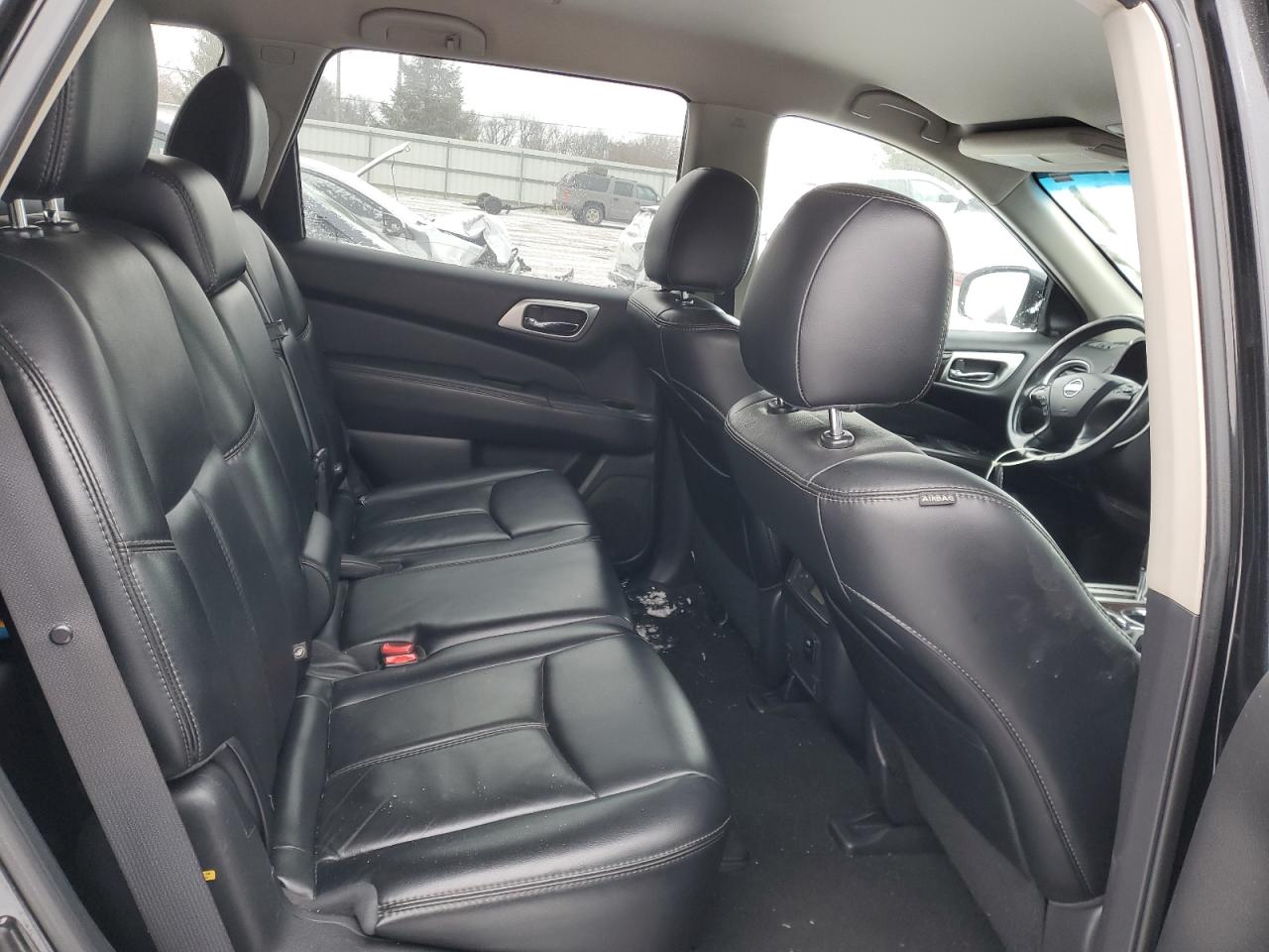 2015 Nissan Pathfinder - Image 11