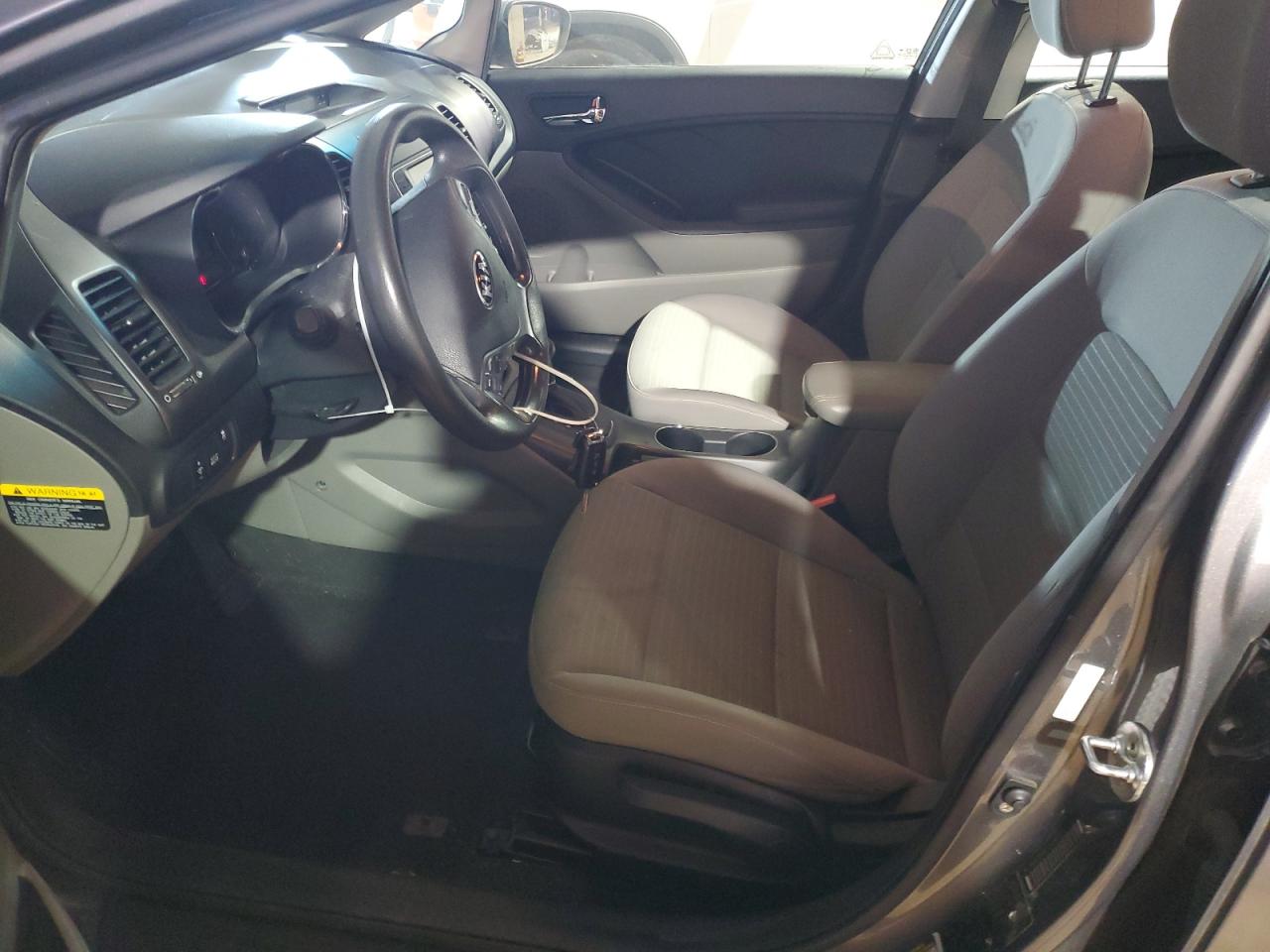 2016 Kia Forte - Image 7