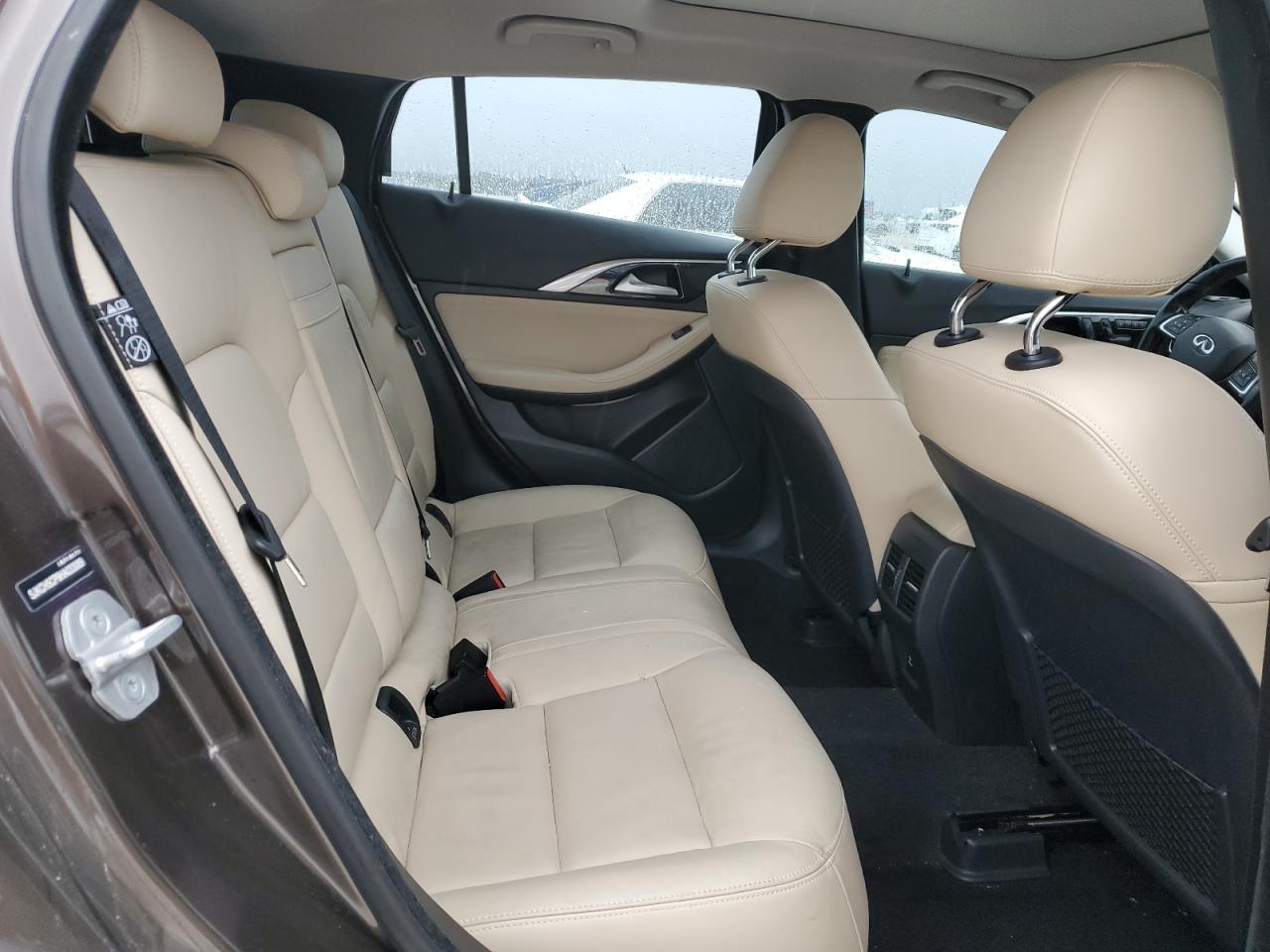 2017 Infiniti QX30 - Image 11