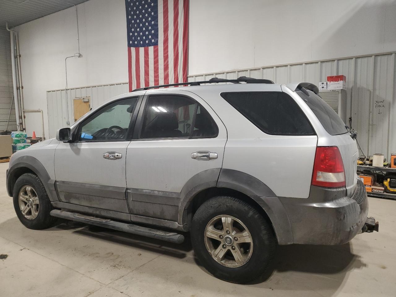 2005 Kia Sorento - Image 2