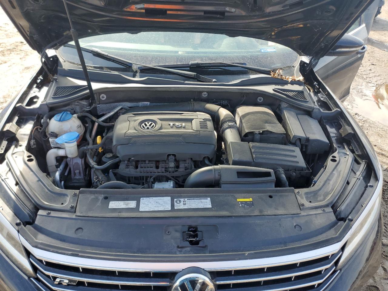 2017 Volkswagen Passat - Image 11