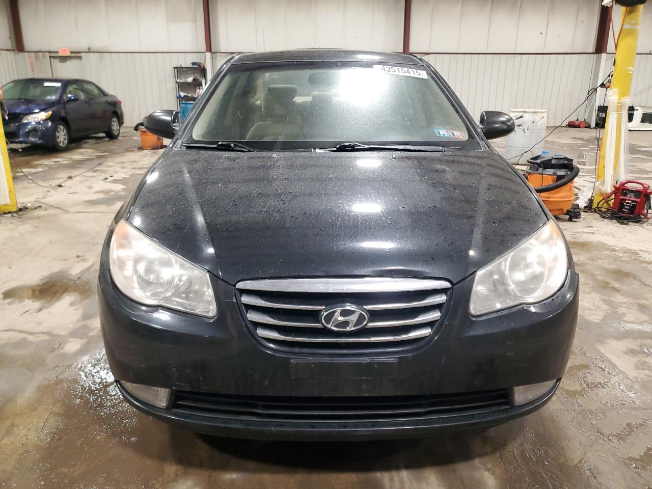 2010 Hyundai Elantra - Image 5