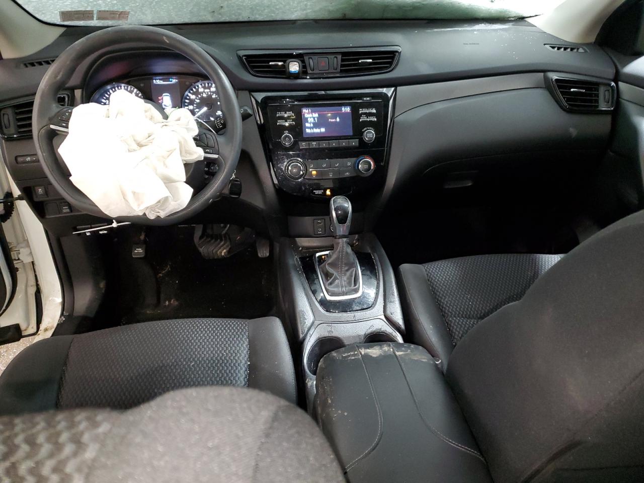 2017 Nissan Rogue - Image 8