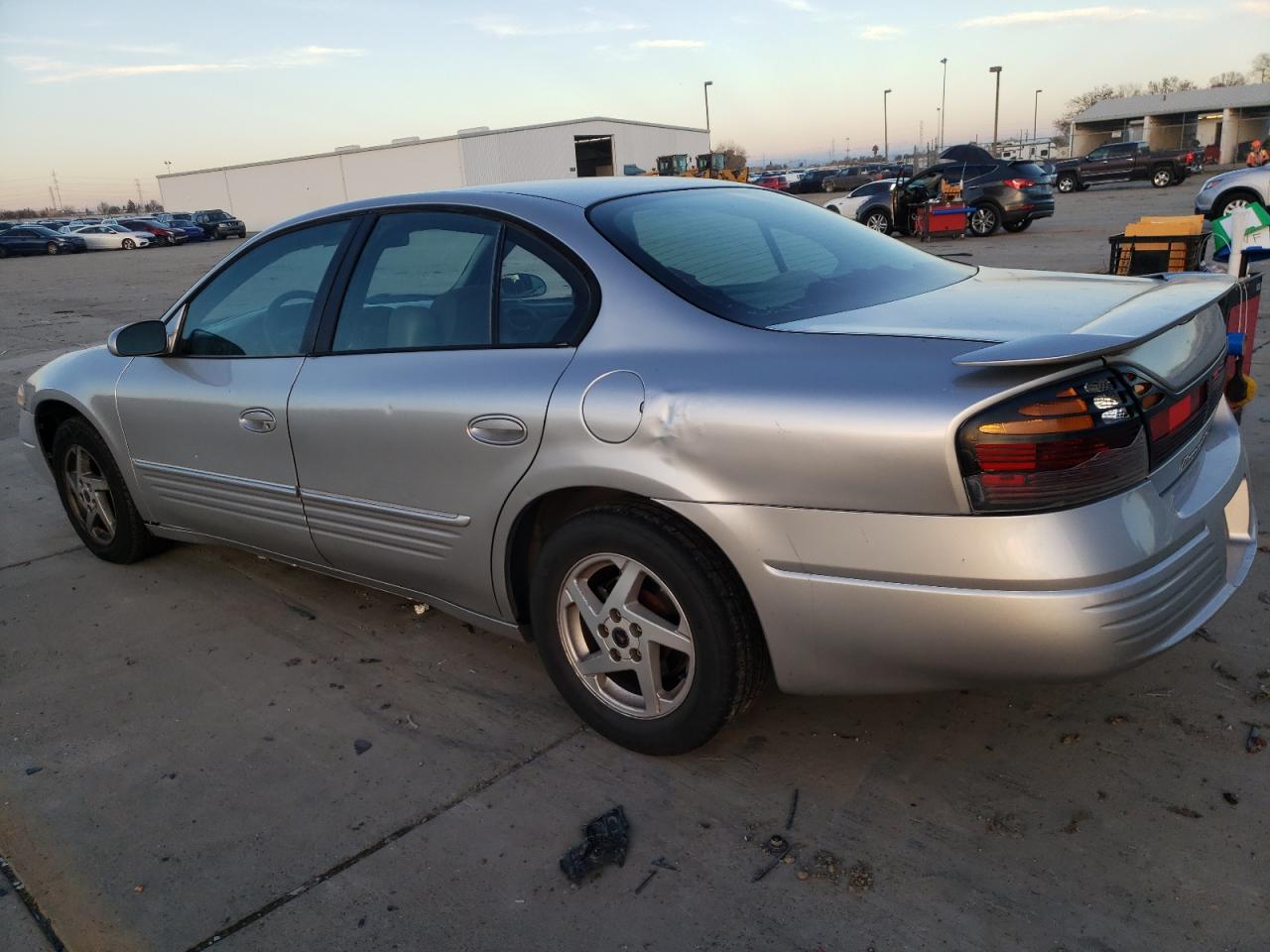 2004 Pontiac Bonneville - Image 2