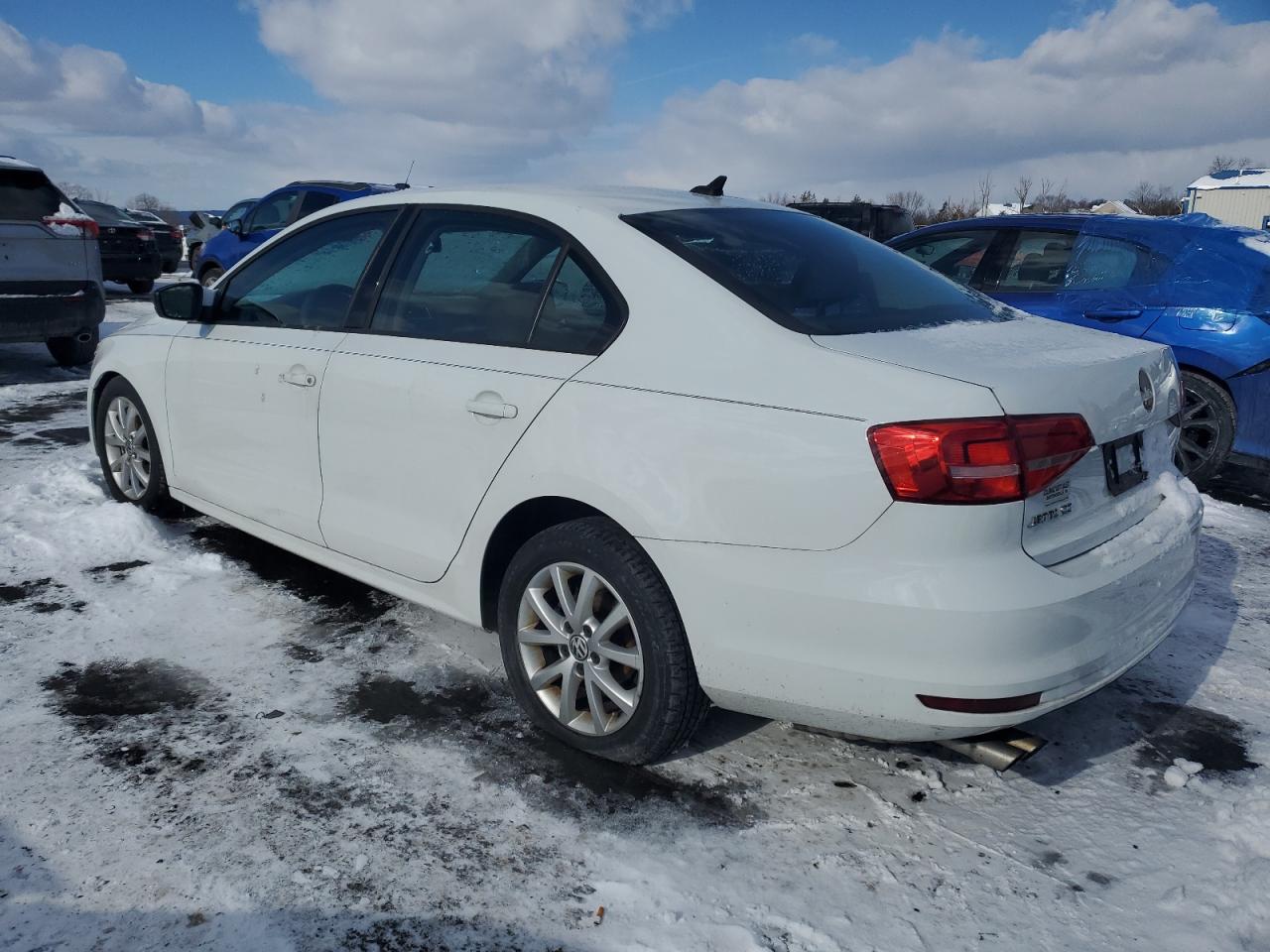 2015 Volkswagen Jetta - Image 2